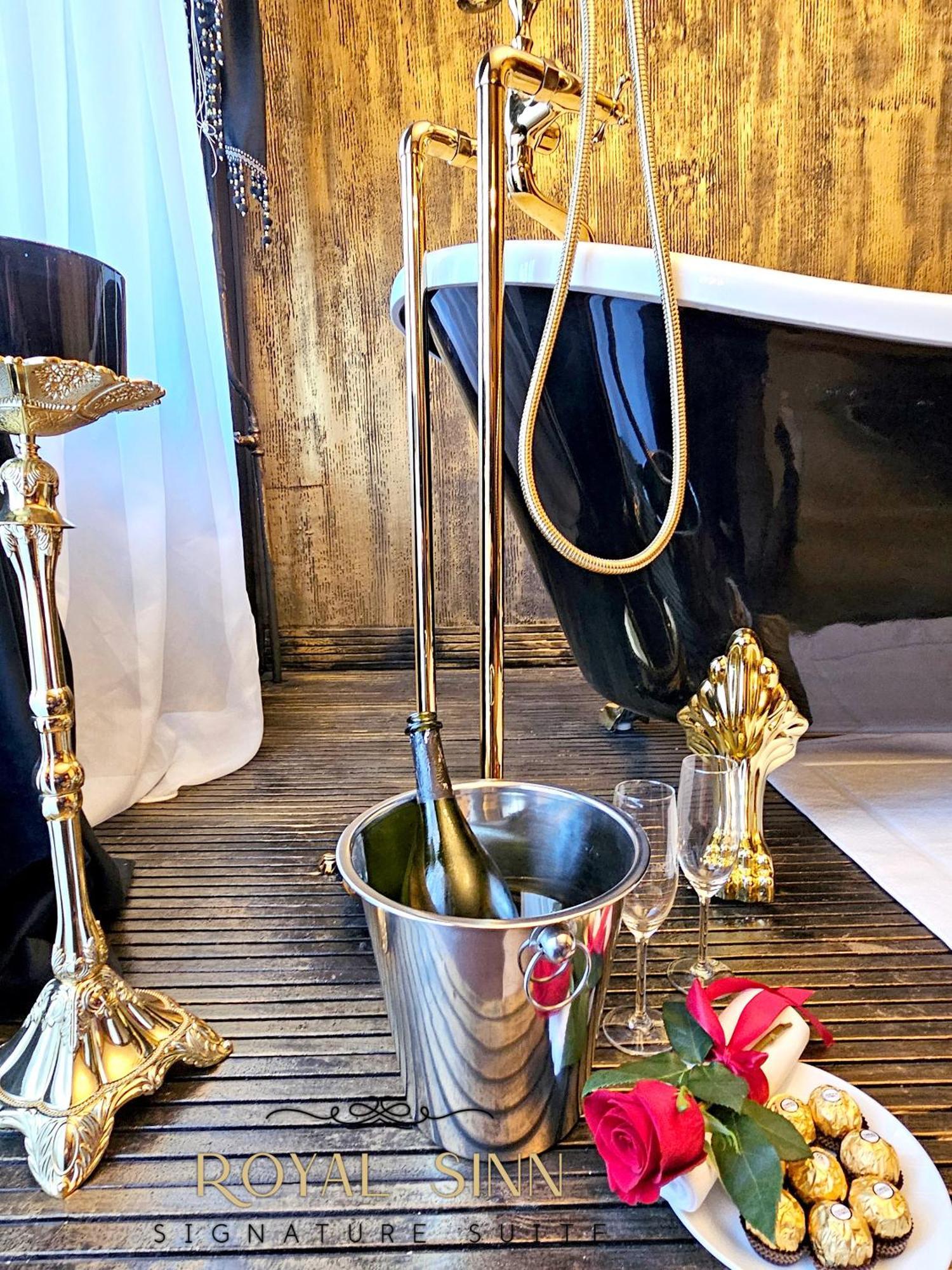 Royal Sinn Signature Suite Bukarest Kültér fotó